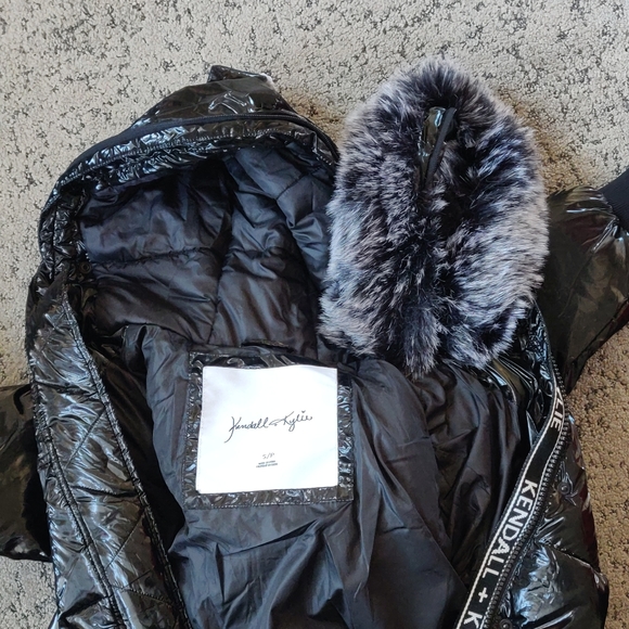 Kendall + Kylie Black Vinyl Puffer| S - Picture 11 of 14